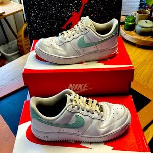 Women’s af1 jade ice w8.5 - GUC other than the one mark in the pics there nice